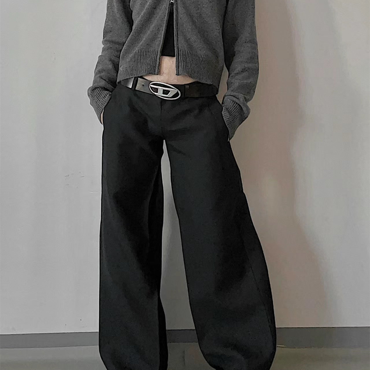 Pantaloni Donna a Vita Bassa Gamba Ampia Taglio Allungato – Look Elegante