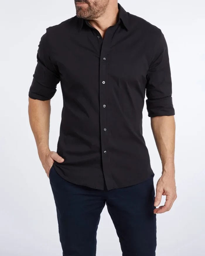 Camisa Oxford de hombre de corte ajustado con cremallera frontal, botones decorativos y mangas largas.