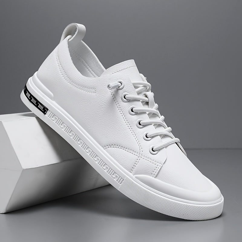 Herresneakers med snørebånd, glat overdel og PVC-sål – polstret indersål
