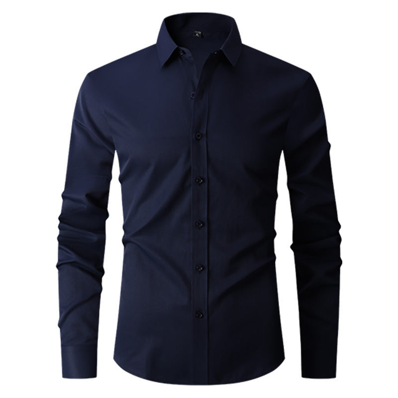 Camicia elegante uomo blu scuro, maniche lunghe, colletto classico, bottoni neri. Moda maschile, abbigliamento formale, stile moderno.
