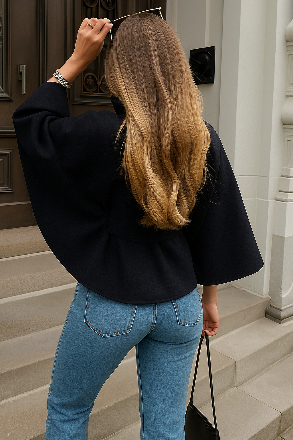 Cappotto Autunnale Donna a Mantella – Collo Alto e Cintura in Vita