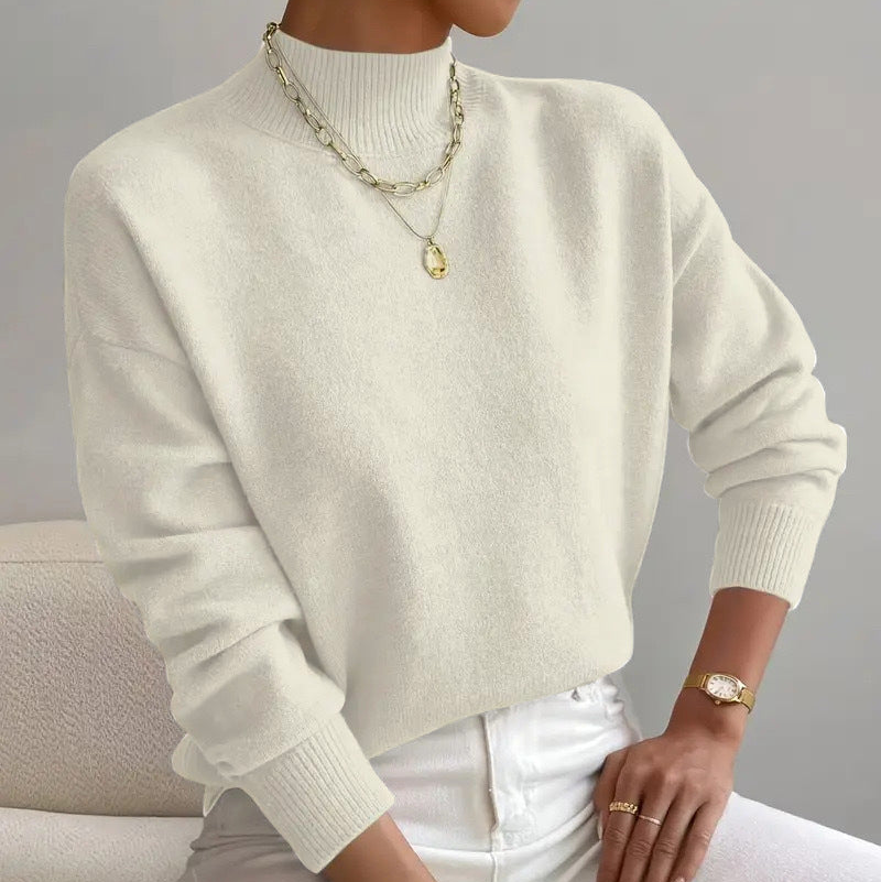 Women's cashmere turtleneck sweater with a straight fit and ribbed trims.