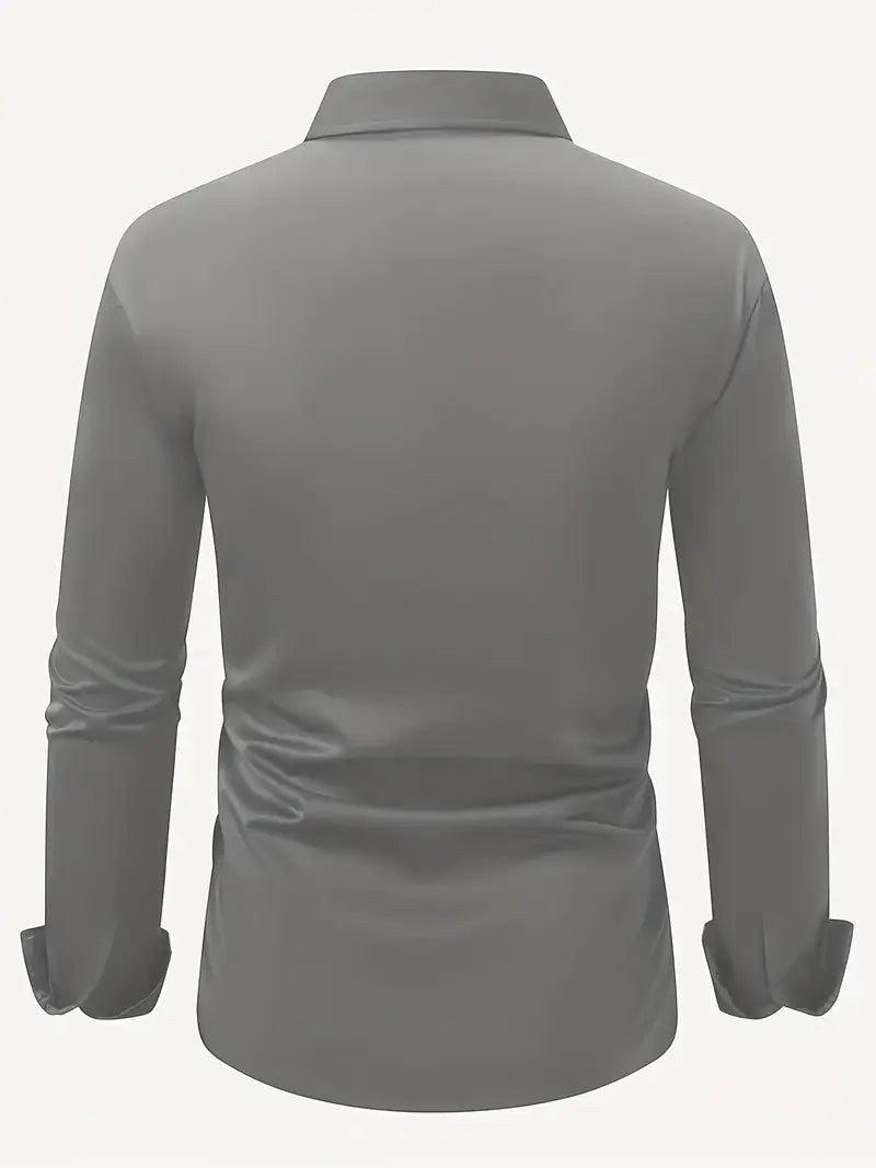 Camicia grigia da uomo a maniche lunghe, vista posteriore. Design elegante e moderno, ideale per abbigliamento casual o formale.