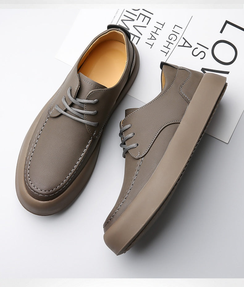 Botas de hombre con efecto de piel y detalles metálicos - estilo vintage