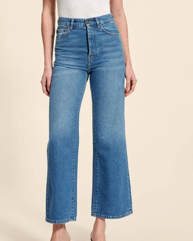 Women's Spring High-Waisted Jeans with Straight Cropped Leg in Retro Style