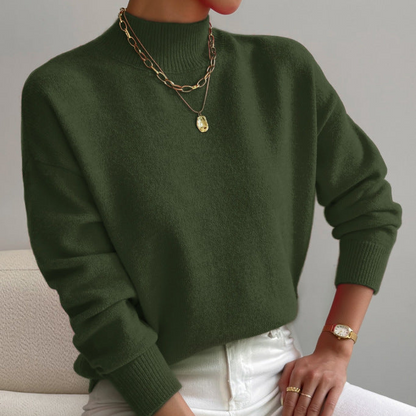 Women's cashmere turtleneck sweater with a straight fit and ribbed trims.
