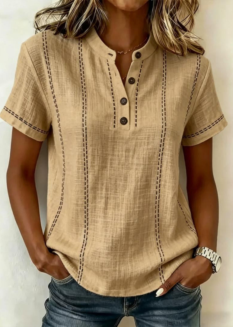 Damebluse med korte ærmer, ståkrave, V-hals og knapper – patchwork-design