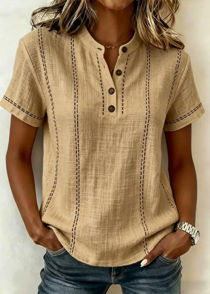 Damebluse med korte ærmer, ståkrave, V-hals og knapper – patchwork-design