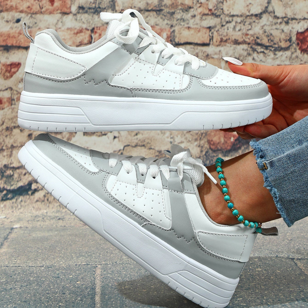 Zapatillas unisex con plataforma, cordones, suela blanda y diseño bajo.
