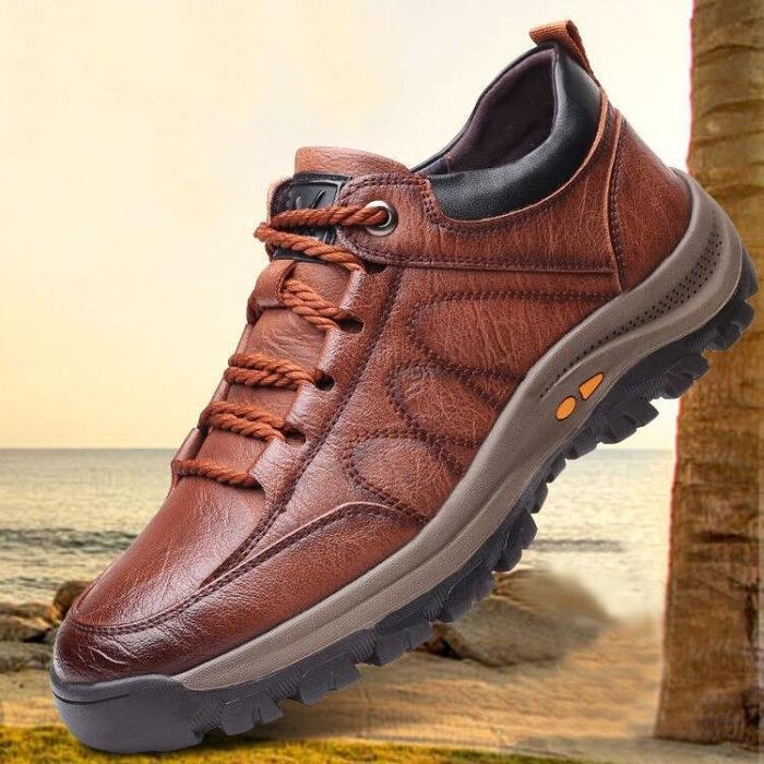 Zapatos de senderismo para hombre con cordones, suela de goma y diseño robusto.