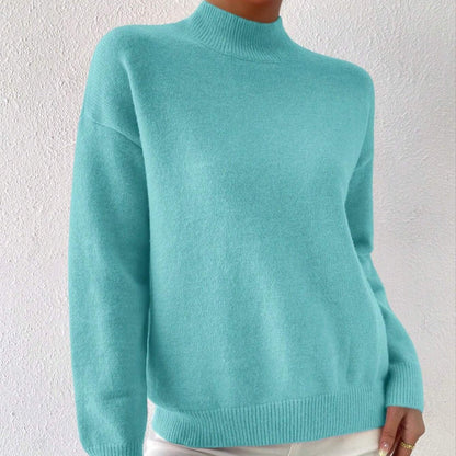 Women's cashmere turtleneck sweater with a straight fit and ribbed trims.