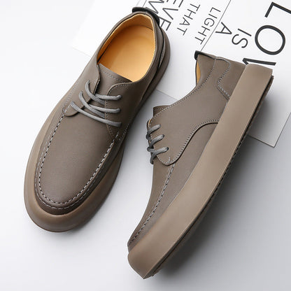 Botas de hombre con efecto de piel y detalles metálicos - estilo vintage