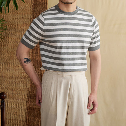 Herret-shirt med striber, rund hals og korte ærmer – tætsiddende pasform
