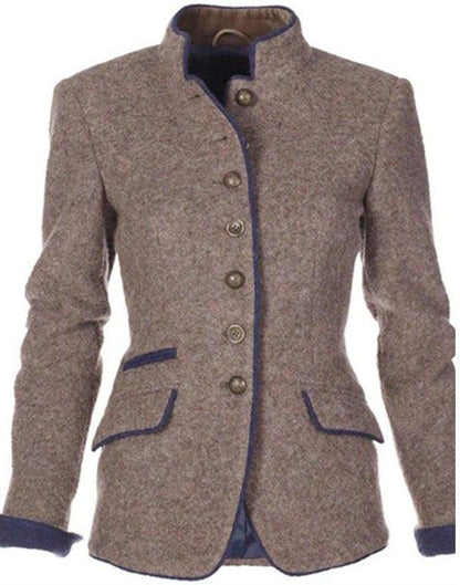 Giacca donna in lana marrone con bottoni, colletto alla coreana e dettagli blu. Elegante e classica, ideale per moda autunno-inverno.