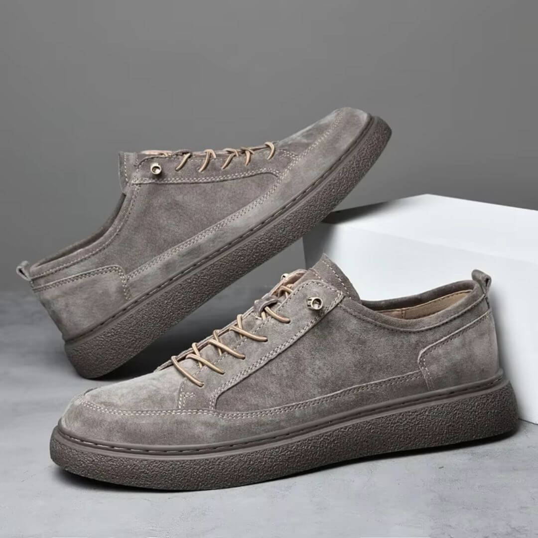 Herresneakers med snørelukning og gummisål – casual ruskindlook