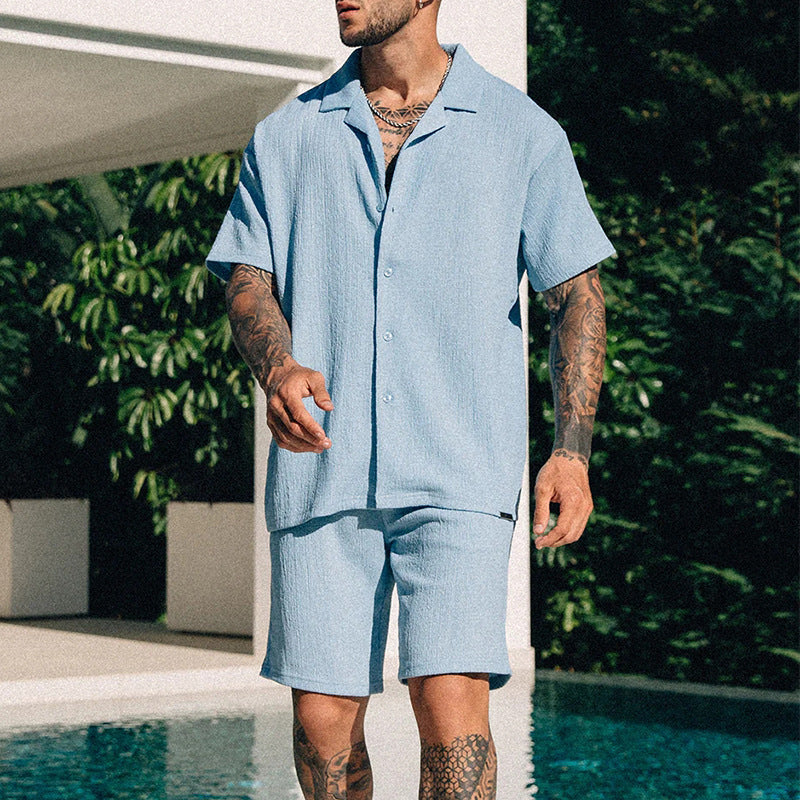 Herresæt i to dele med trykt T-shirt og shorts – Streetwear-stil