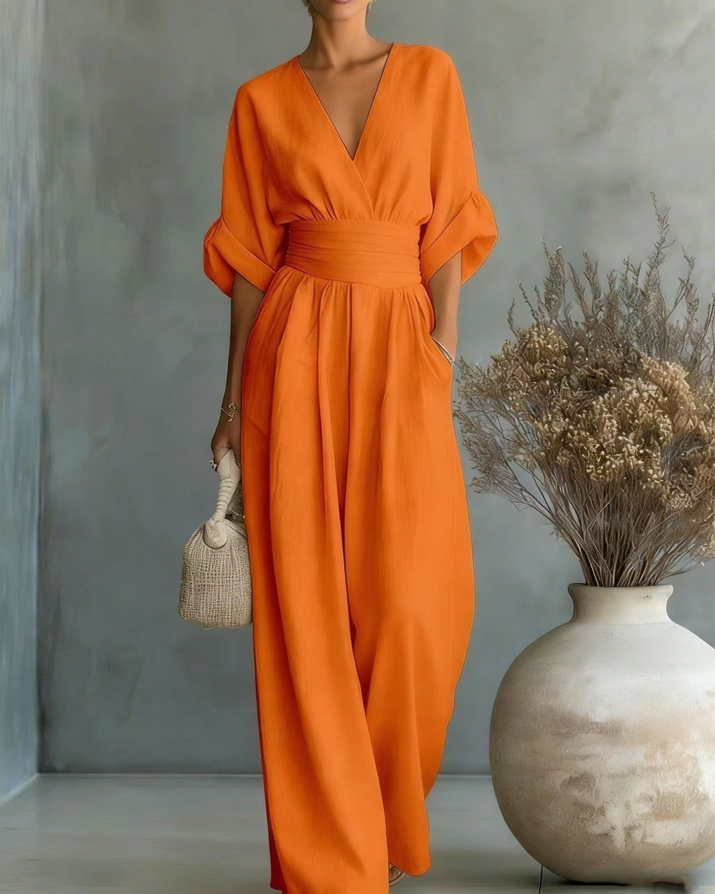 Tuta Donna con Scollo a V, Vita Alta e Vestibilità Slim – Tuta Elegante