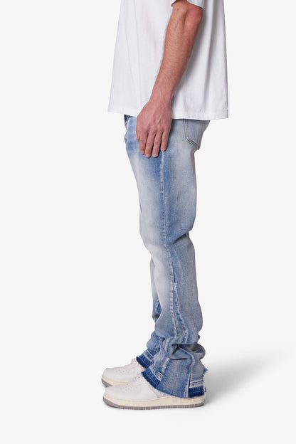 Jeans Uomo Bootcut Blu – Vestibilità Slim e Fondo Svasato con Dettagli Strutturati