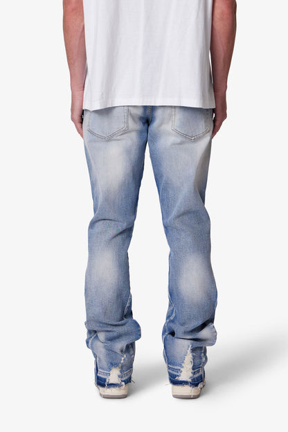 Jeans Uomo Bootcut Blu – Vestibilità Slim e Fondo Svasato con Dettagli Strutturati