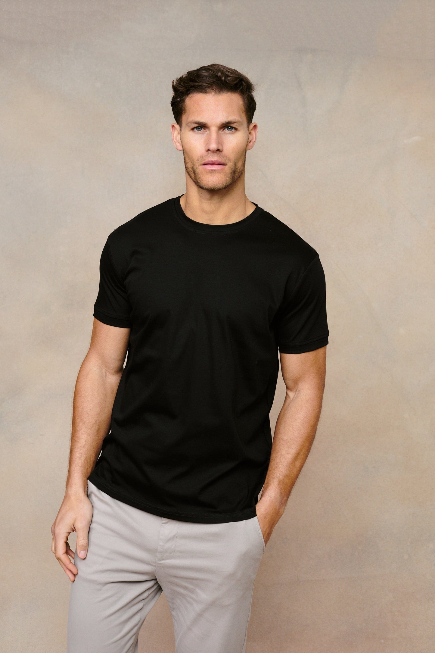 T-shirt da Uomo Girocollo in Cotone Mercerizzato Stile Nero con Finitura Morbida