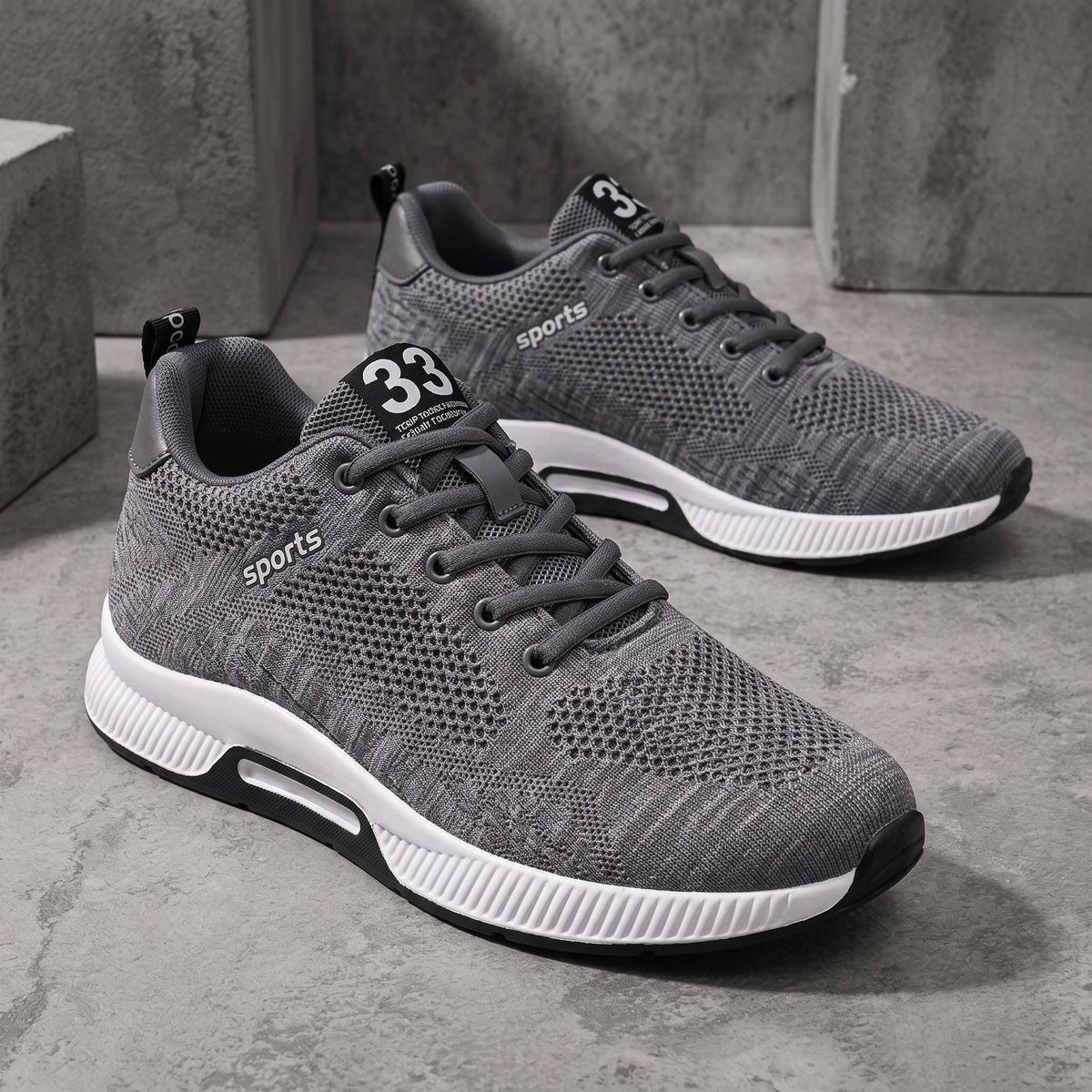 Men's summer sneakers in breathable mesh with an internal lift and lace-up closure.