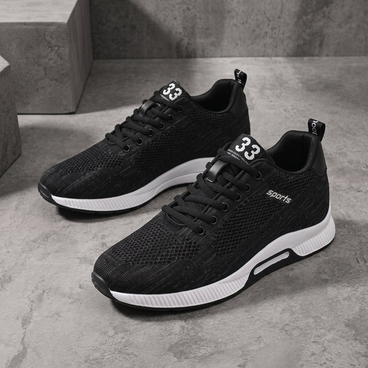 Men's summer sneakers in breathable mesh with an internal lift and lace-up closure.