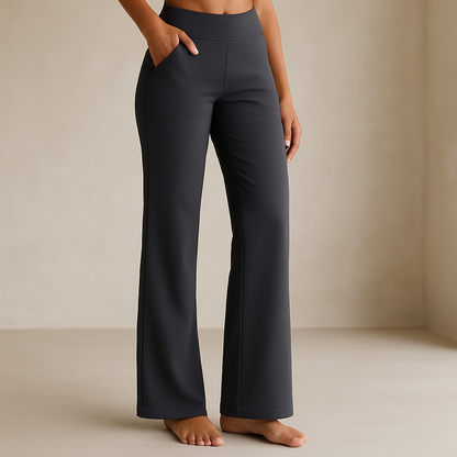 Pantaloni yoga neri a zampa, indossati da una donna su sfondo neutro. Abbigliamento sportivo comodo, ideale per fitness e attività fisica.