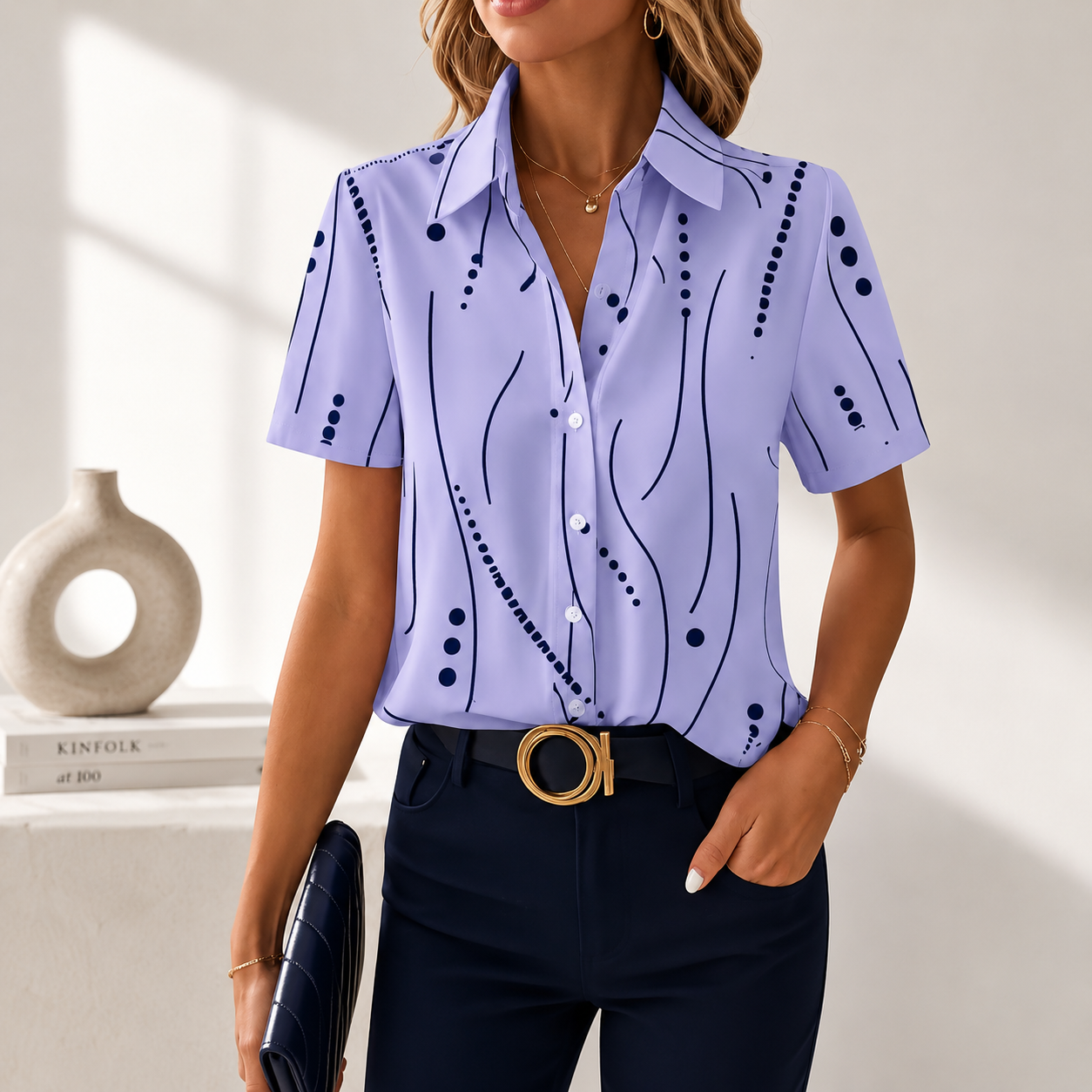 Camicetta Donna con Stampa Astratta e Abbottonatura Frontale – Stile Elegante