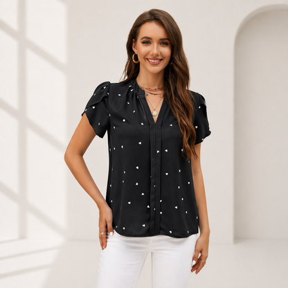 Camicetta Donna con Scollo a V e Stampa a Cuori – Stile Elegante Informale