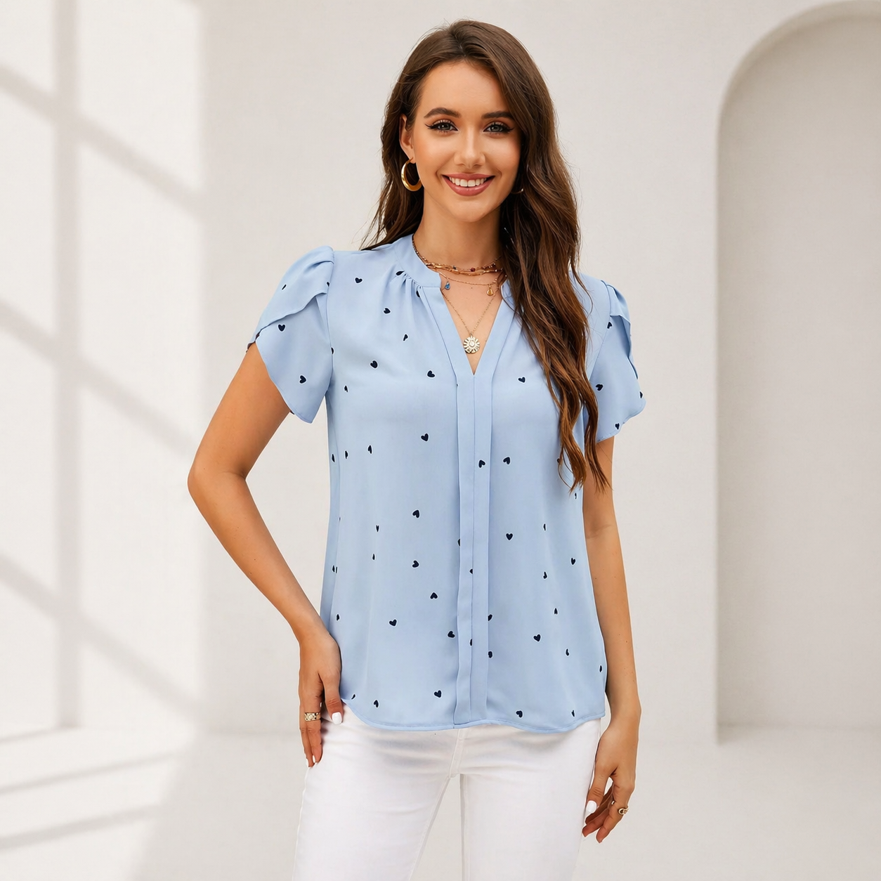 Camicetta Donna con Scollo a V e Stampa a Cuori – Stile Elegante Informale