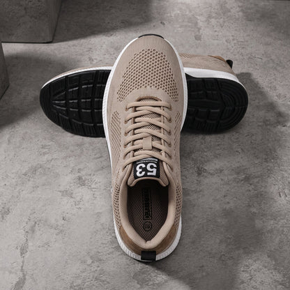 Men's summer sneakers in breathable mesh with an internal lift and lace-up closure.