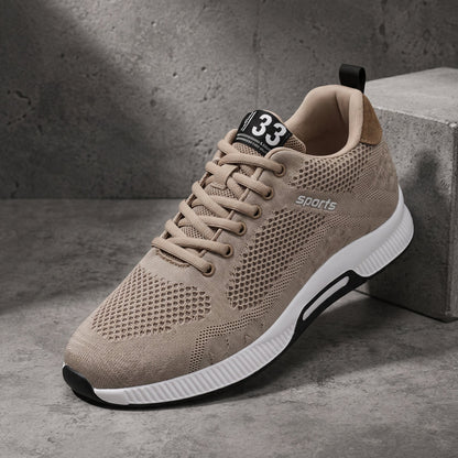 Men's summer sneakers in breathable mesh with an internal lift and lace-up closure.