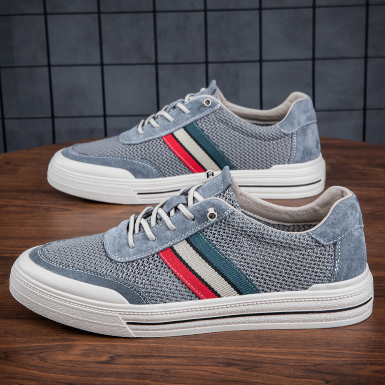 Men's Retro Sneakers with Breathable Mesh Upper and Slip-On Design