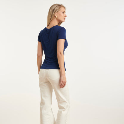 Top Donna Elasticizzato con Scollo Asimmetrico Drappeggiato e Maniche Corte – Stile Elegante