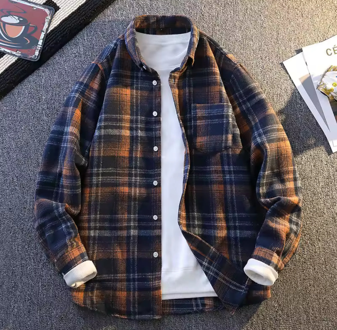 Men's Flannel Shirt with Checkered Pattern, Chest Pocket, and Button Closure