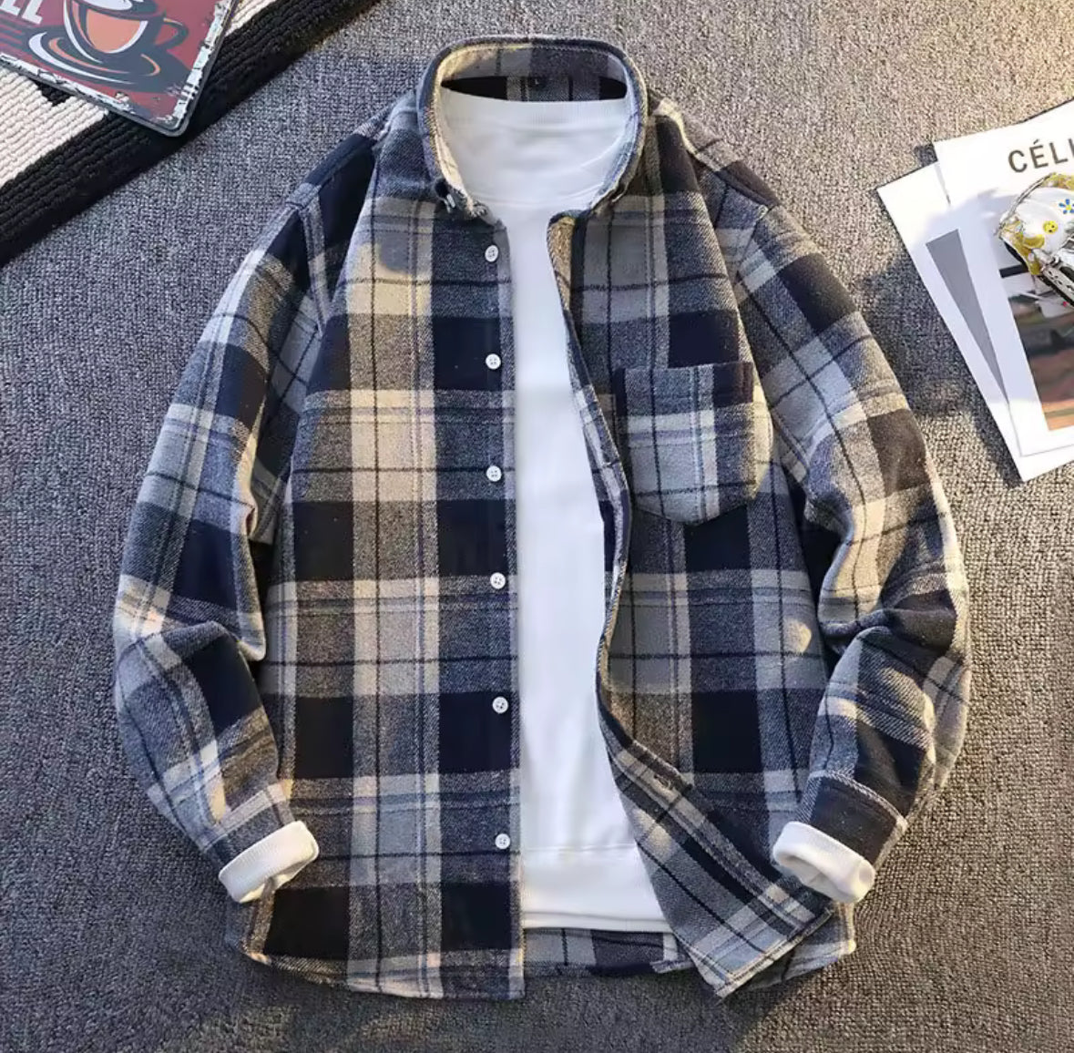 Men's Flannel Shirt with Checkered Pattern, Chest Pocket, and Button Closure