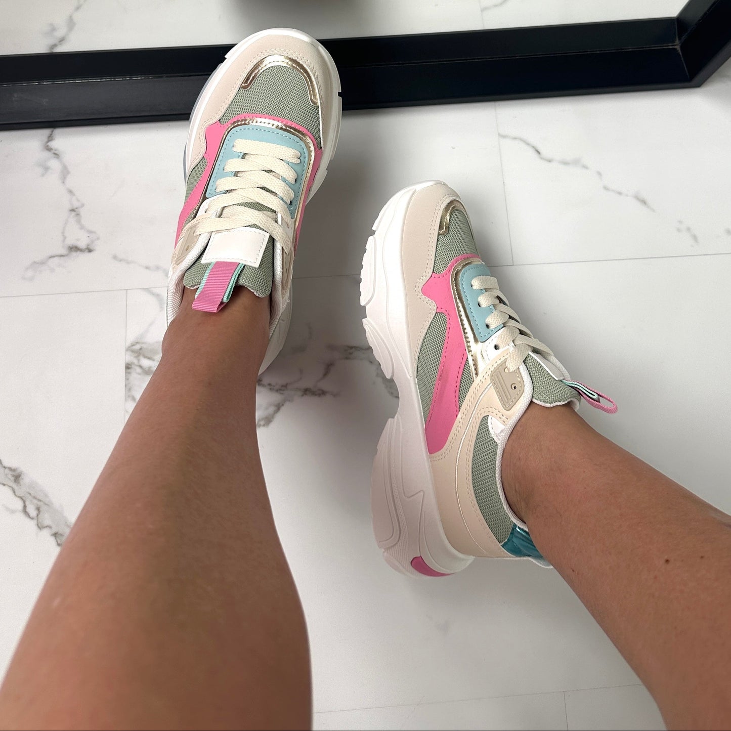 Women's Sneakers with Removable Insole