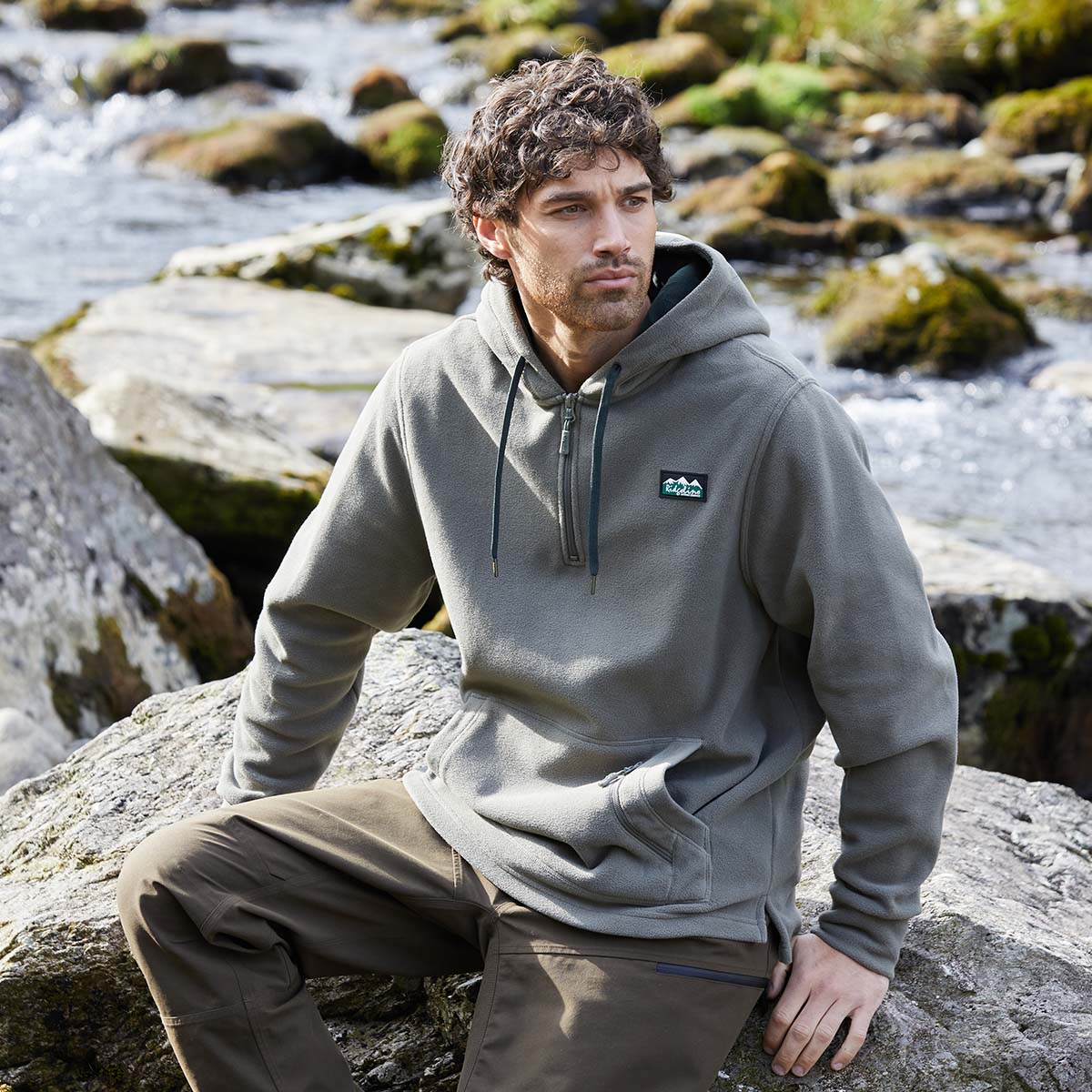 Felpa con Cappuccio Uomo con Zip a Un Quarto e Tasca Marsupio – Design Funzionale Autunnale