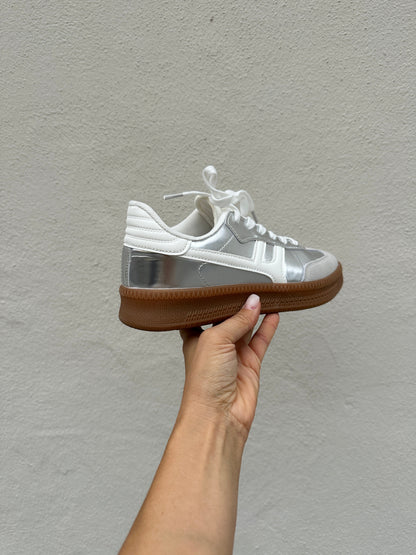 Herresneakers med sølvgrå lædereffekt og snørebånd – Lav profil