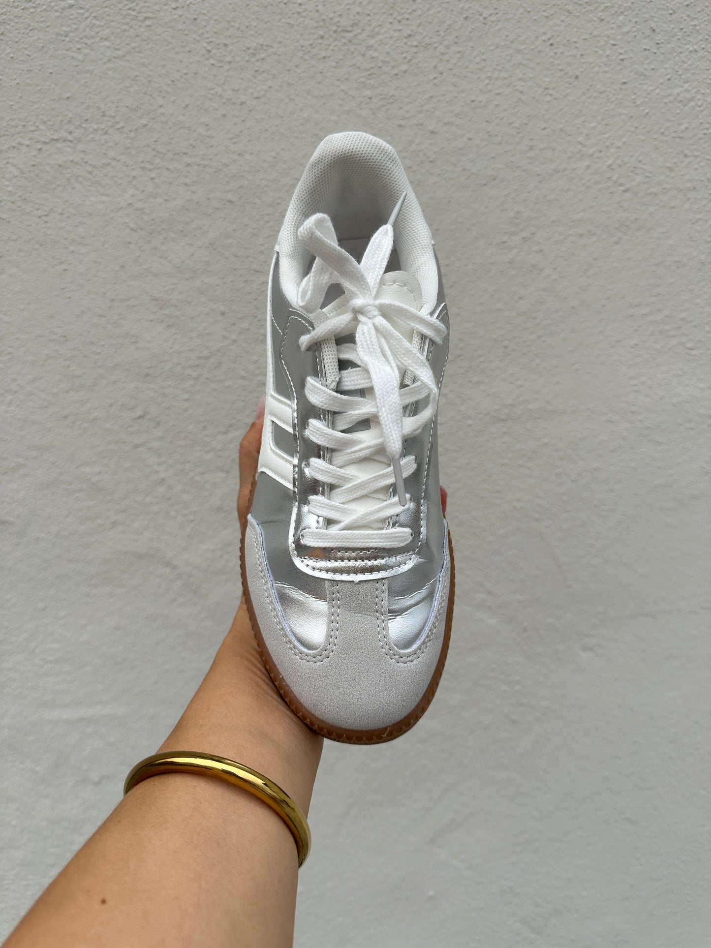 Herresneakers med sølvgrå lædereffekt og snørebånd – Lav profil