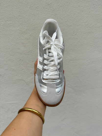 Herresneakers med sølvgrå lædereffekt og snørebånd – Lav profil