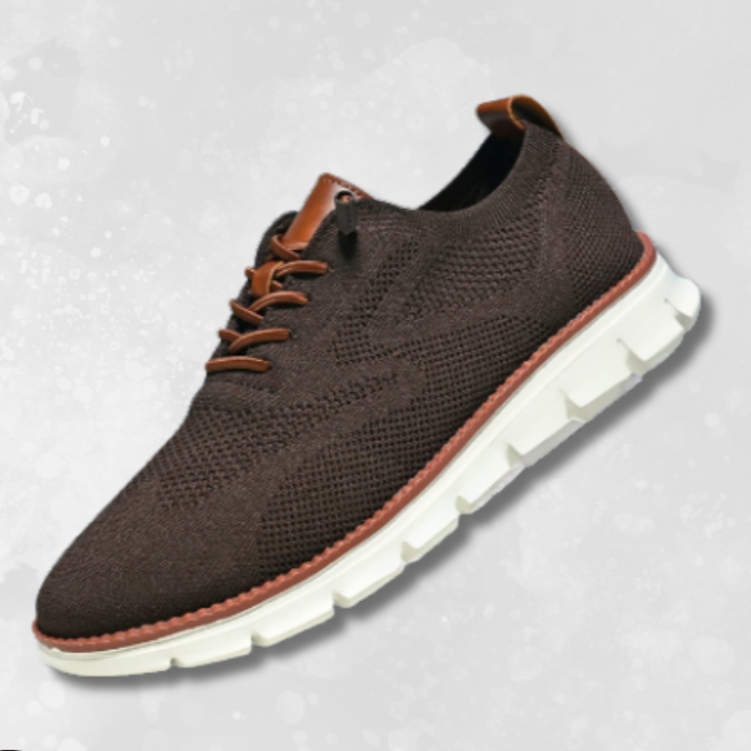 Scarpa da uomo marrone in maglia traspirante con suola bianca, design casual ed elegante, perfetta per look moderni e confortevoli.