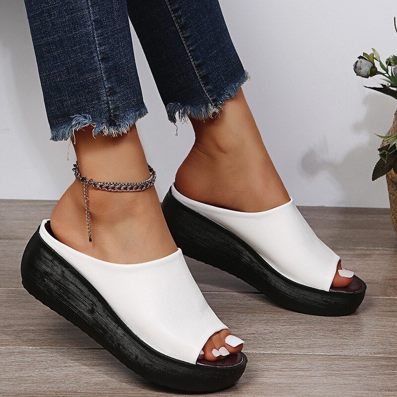 Sandali Estivi Donna con Zeppa, Slip-On, Cinturino alla Punta e Soletta Imbottita – Stile Sandali