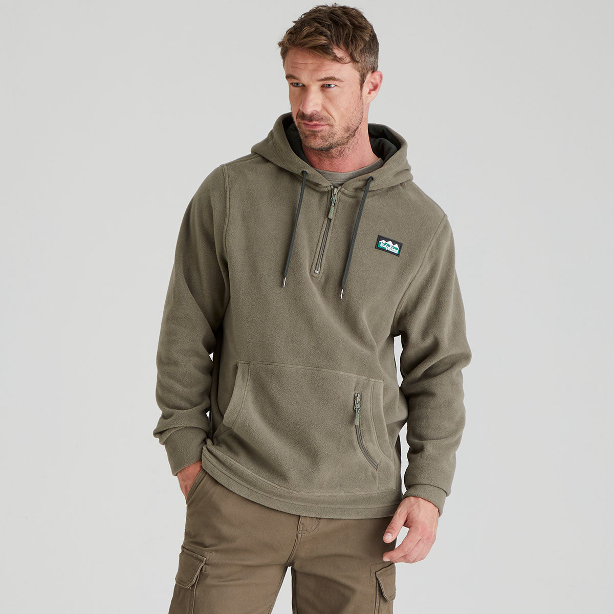 Felpa con Cappuccio Uomo con Zip a Un Quarto e Tasca Marsupio – Design Funzionale Autunnale