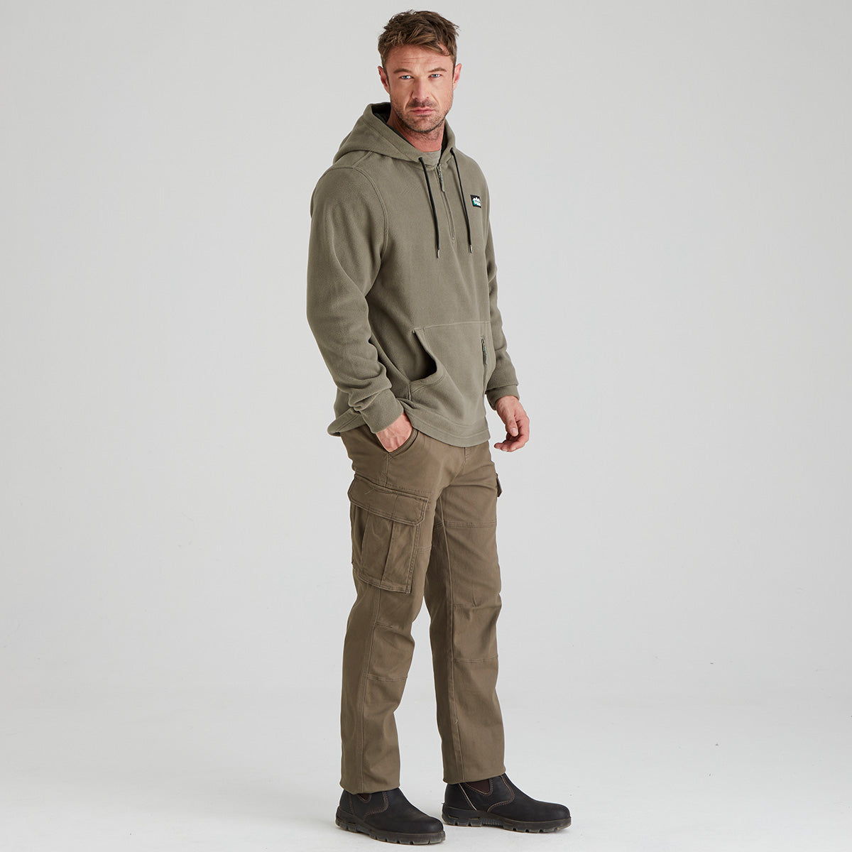 Felpa con Cappuccio Uomo con Zip a Un Quarto e Tasca Marsupio – Design Funzionale Autunnale