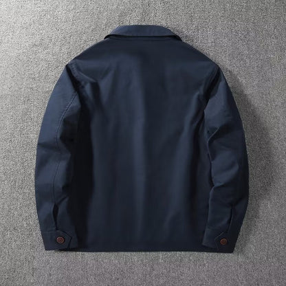 Giacca blu scuro da uomo, vista posteriore, su sfondo grigio. Design elegante, tessuto resistente, ideale per moda autunnale e invernale.