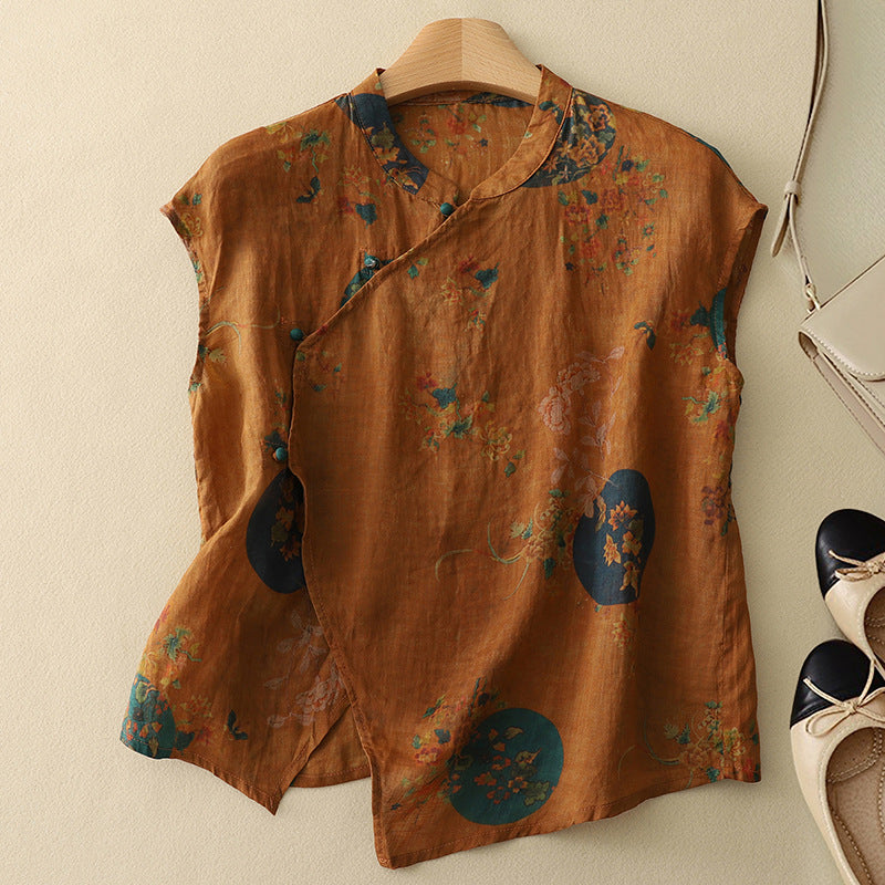 Damebluse med koreansk krave, blomsterprint og knapper i siden