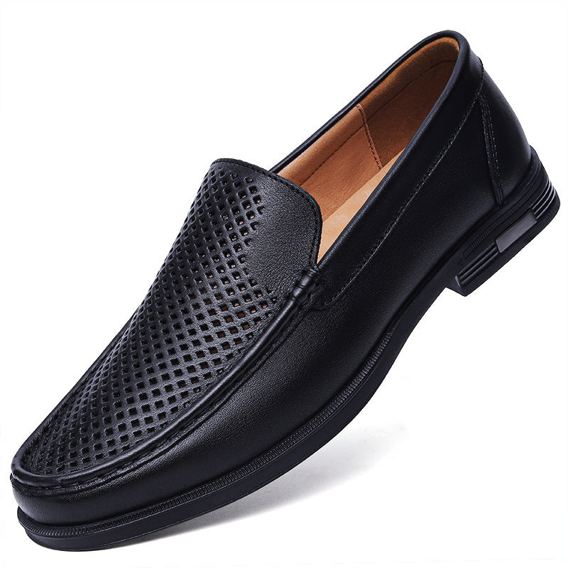 Mocassino uomo in pelle nera traforata, elegante e traspirante, perfetto per look casual e formali. Scarpe comode e di alta qualità.