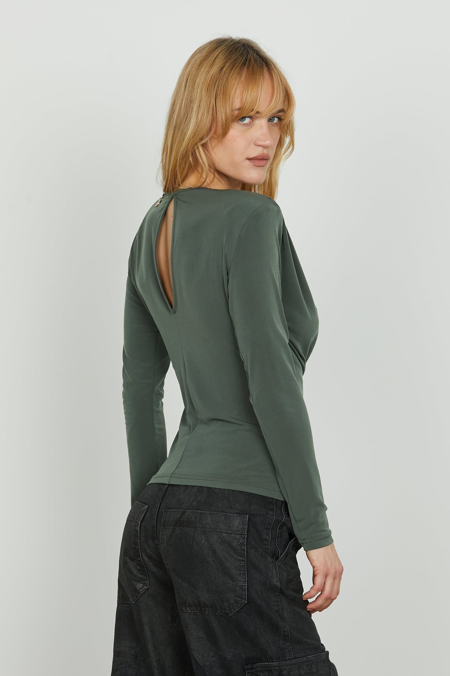 Women's Long Sleeve Blouse with Pleated Detail and Longer Back – Casual Autumn Style