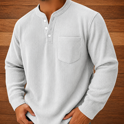 Camisa henley de hombre acanalada con cuello abotonado, bolsillo en el pecho y mangas largas.